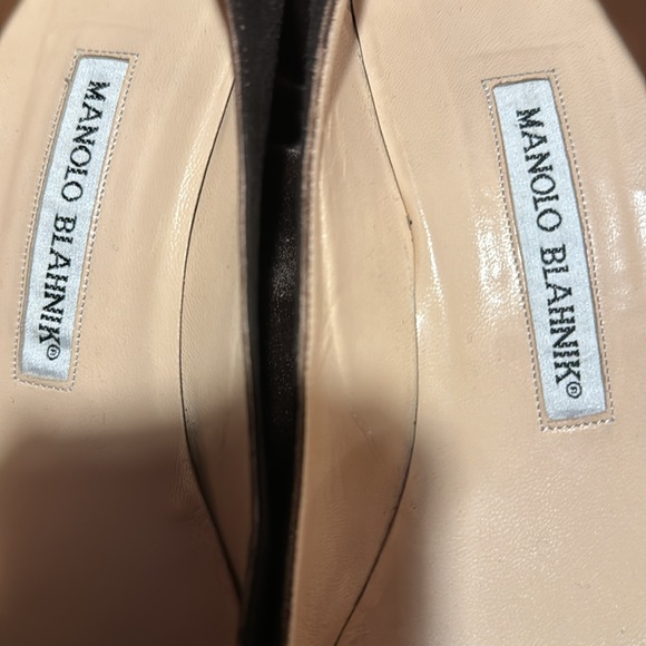 Women’s  Manolo Blahnik Brown Suede Pumps with a Kitten heel. Size 40 EU - Picture 5 of 9